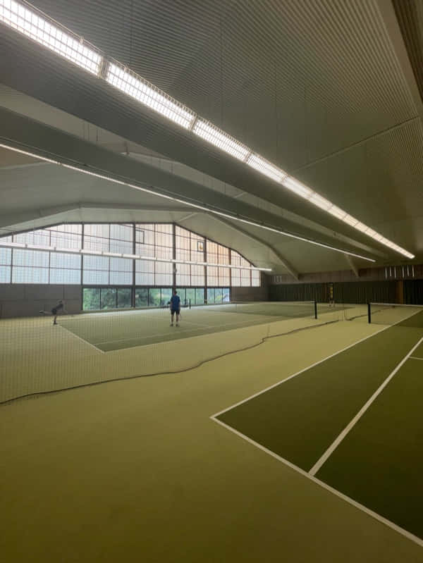 Tennisplatz in der Halle