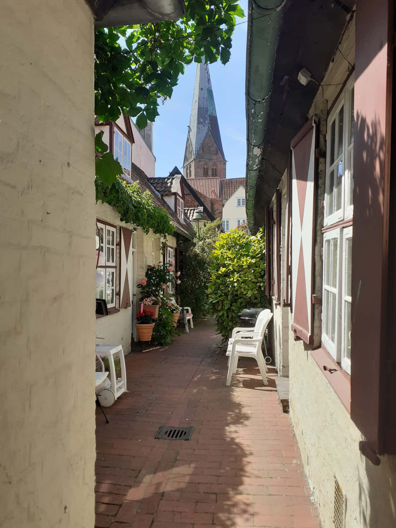 Lanes and Alleyways | Gänge und Höfe