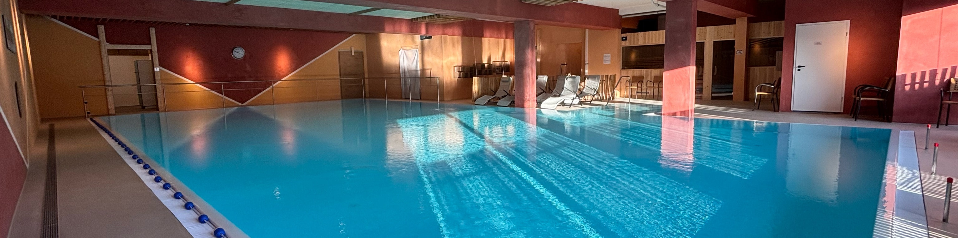 Hallenbad - Carolinger Hüttendorf