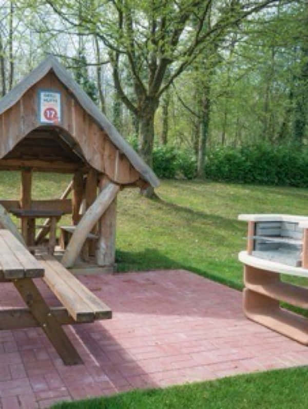 Grillhütte, 58€  inkl. 2 Person Eintritt a 12€